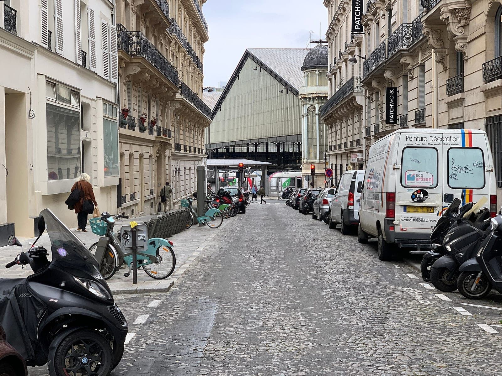 La rue de Stockholm, avec la verrière de la gare Saint-Lazare au bout